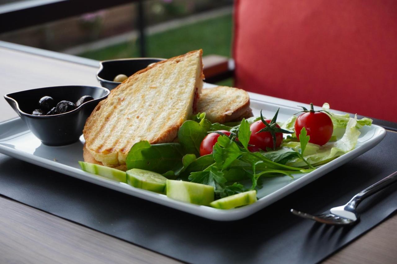 Reynabe Boutique Hotel Дикили Экстерьер фото